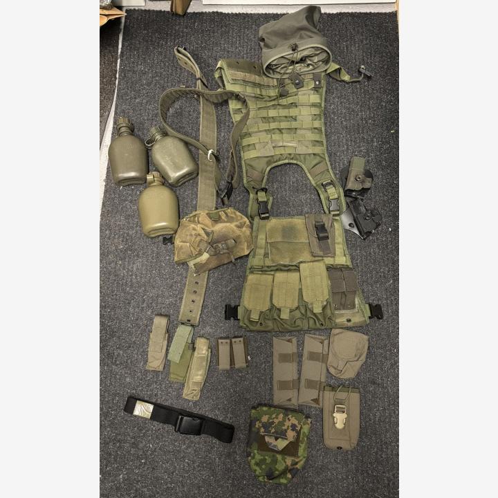 M: taskuja ja varusteita