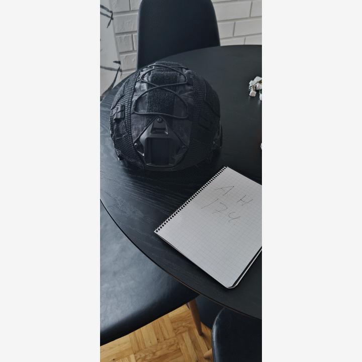 Myydään musta MICH tyylinen kypärä