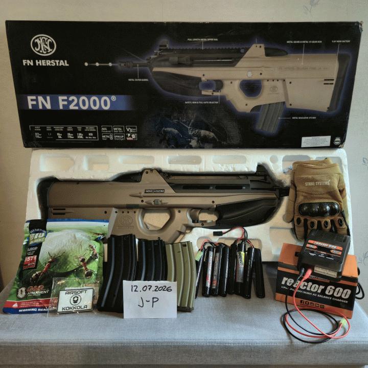 Cybergun FN F2000 + laturi + akut