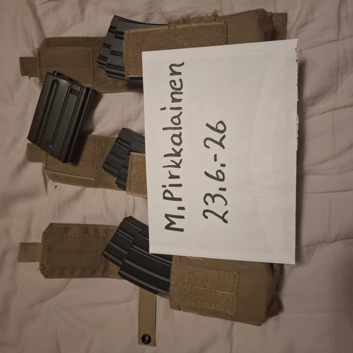 6kpl AR/416 peltisiä midcaplippaita yms.