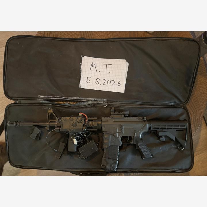Tokyo Marui M4A1 - varusteet ja asepussi
