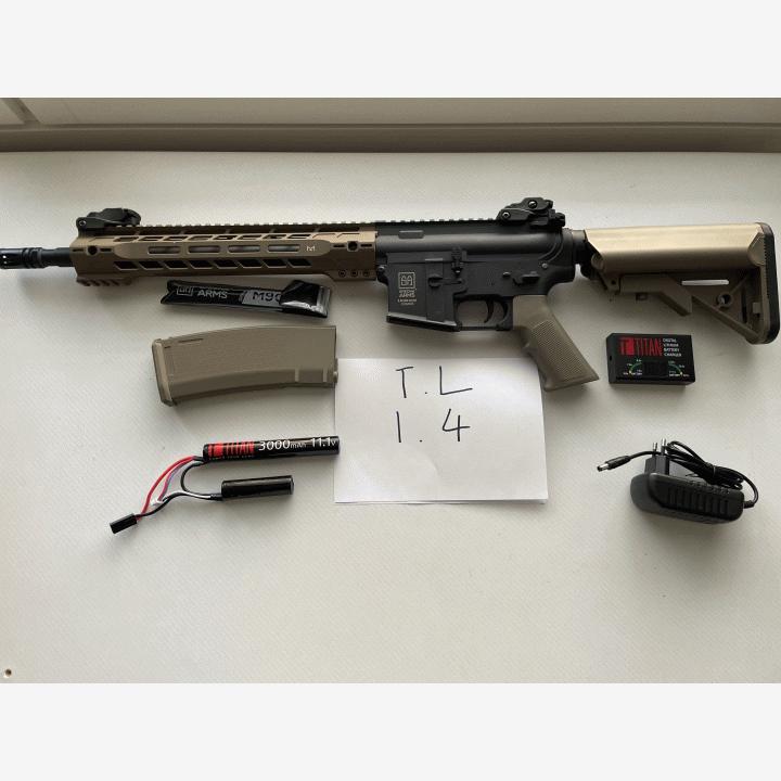 SA-C14 akkuineen ja latureineen