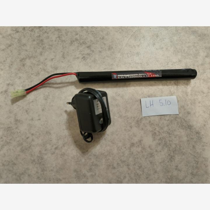 ASG 8.4v tikkuakku ja laturi