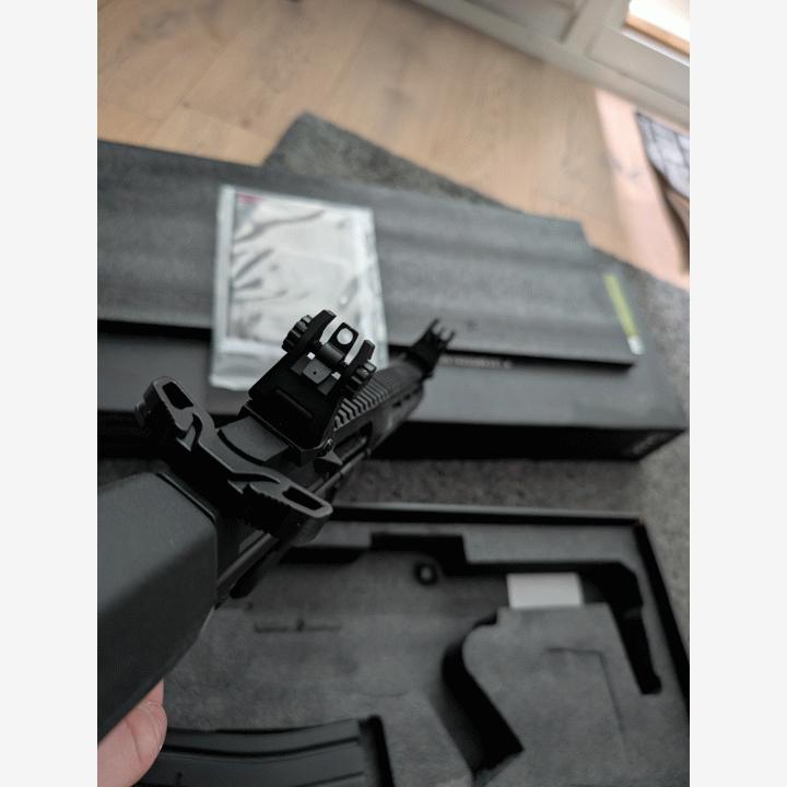 Setti aseita ja varustetta