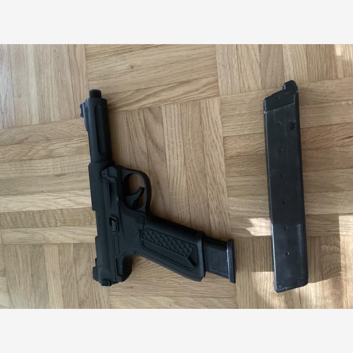 AAP-01 full auto kaasupistooli