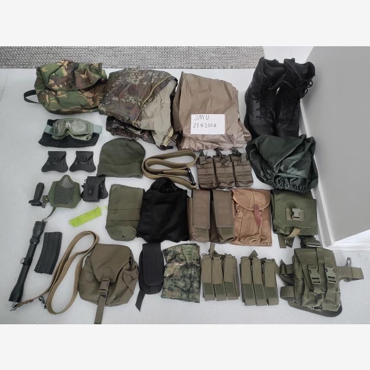 Kevätsiivous. Taskuja, varusteita, ylijäämää, yms kilikettä.