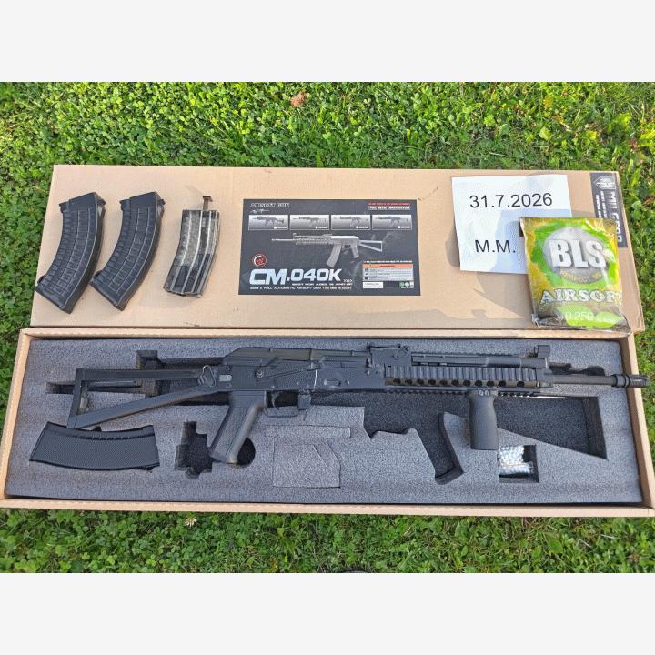 CYMA CM.040K AEG AK74 -airsoft-kivääri + 3 lipasta + latauslaite