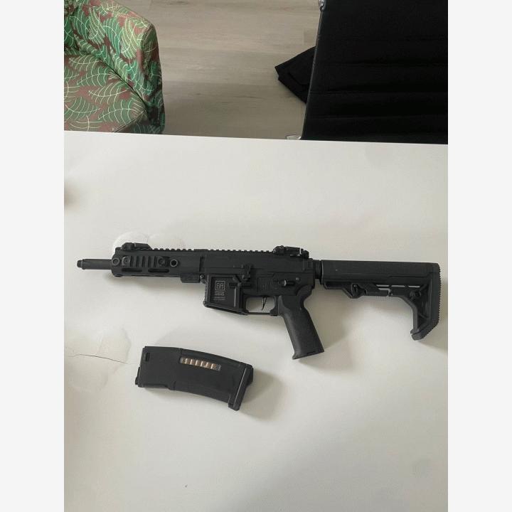 Specna Arms M4 (Flex) AEG — lipas + 2 akkua kaupan päälle