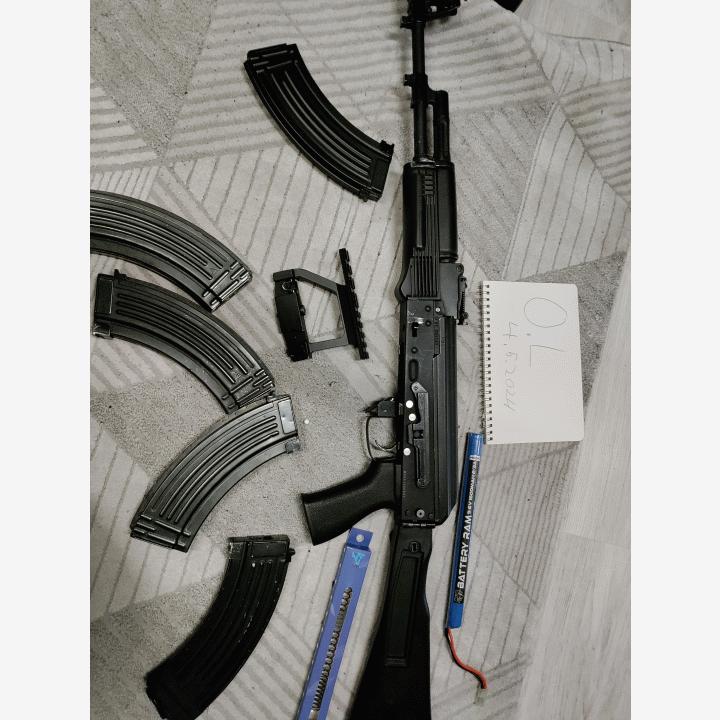 Kalash AK rynnäkkö kivääri (vähän rikki)